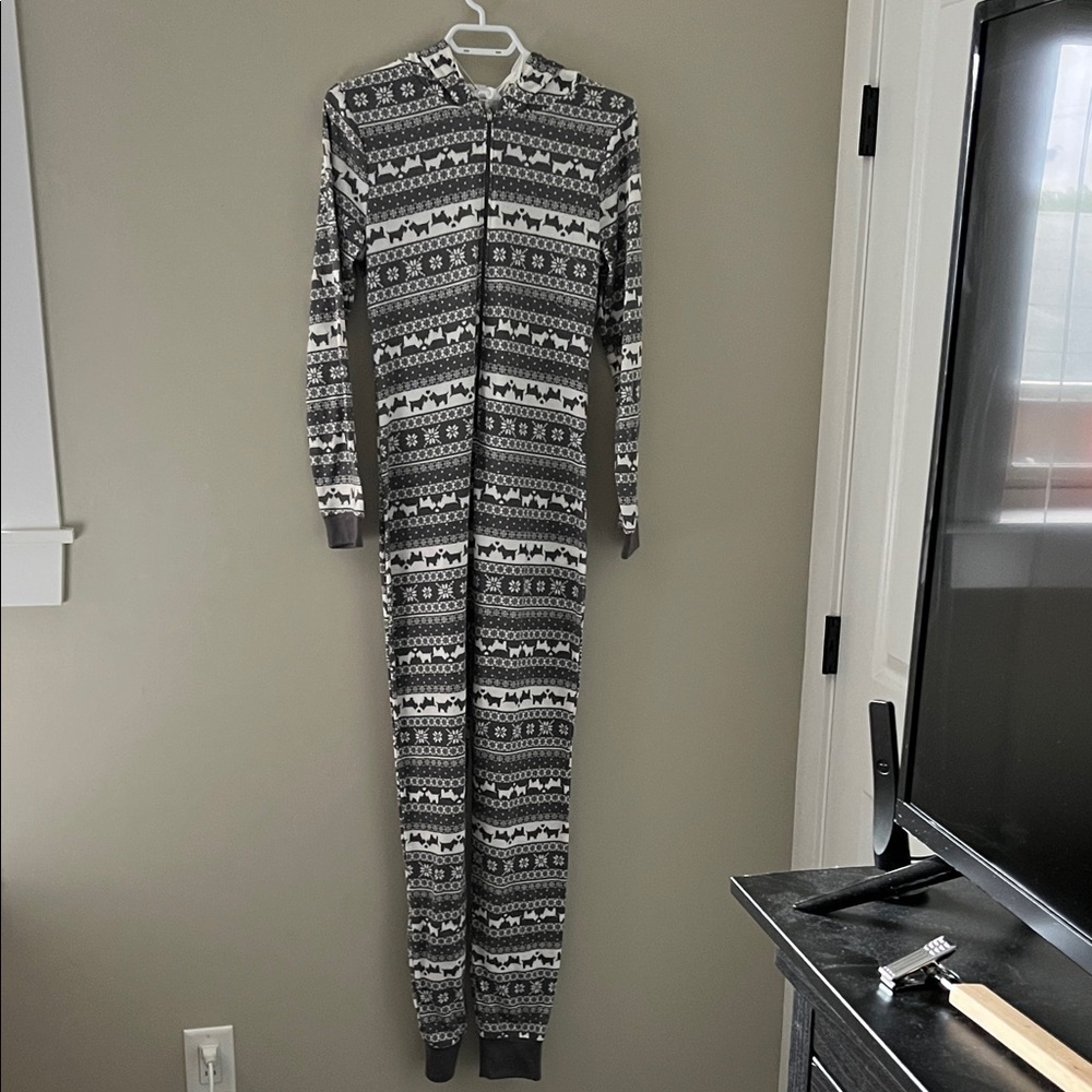 Emily & Jane Fair Isle Dog Print Hooded One Piece Pajamas NWT Medium
